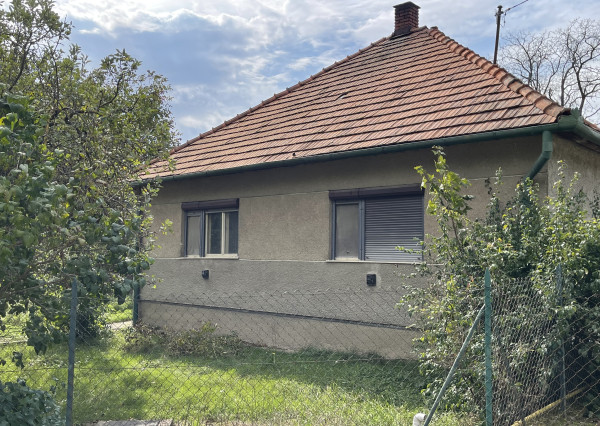 Znížená cena - Rodinný dom s pozemkom v Beladiciach