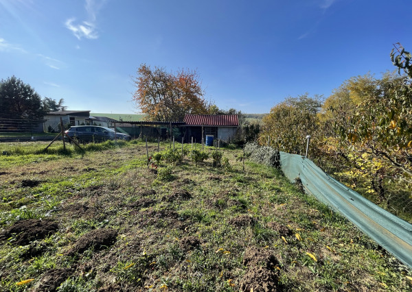 Znížená cena - Stavebný pozemok so záhradnou chatkou v Nitre, Šúdol