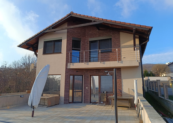 7 izbový dom s moderným vybavením - Štitáre - Nitra