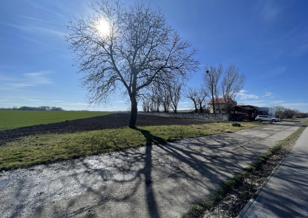 Na predaj pozemok určený na priemyselno - potravinársku výrobu