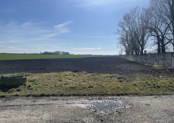 Na predaj pozemok určený na priemyselno - potravinársku výrobu