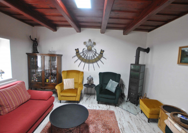 Koval & partners ponúka exkluzívne na predaj rodinný dom v obci Uhliská