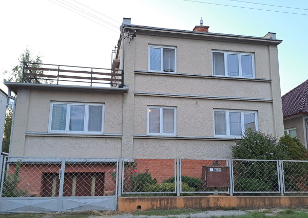 Na prenájom poschodová budova, Zlaté Moravce, časť Ďatelinisko