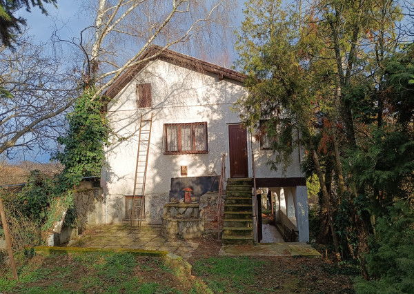 Rodinný dom s veľkým pozemkom - Veľký Kýr