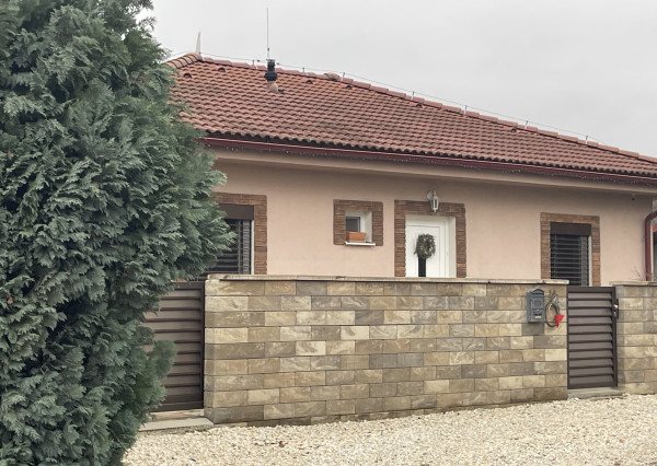 Útulný 3 izbový rodinný dom v Kolíňanoch