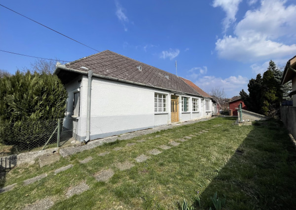 3 izbový rodinný dom s krásnym pozemkom 1511 m2 v Janíkovciach