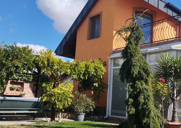 Slnečný a priestraný rodinný dom pri Nitre - Veľké Zálužie