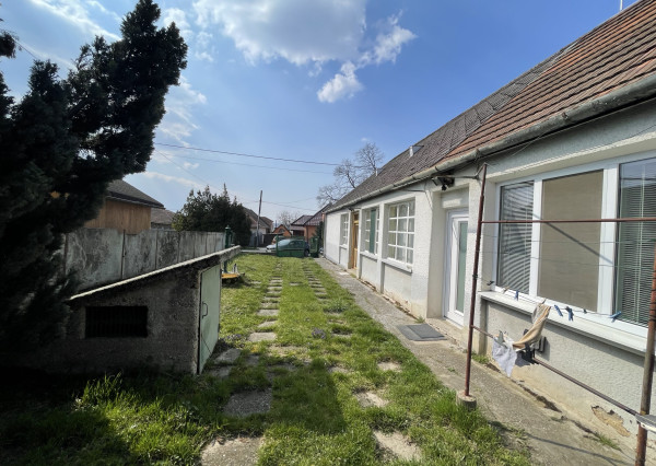 3 izbový rodinný dom s krásnym pozemkom 1511 m2 v Janíkovciach