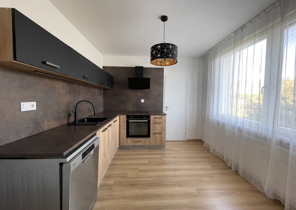2 izbový byt s balkónom v Nitre, Chrenová